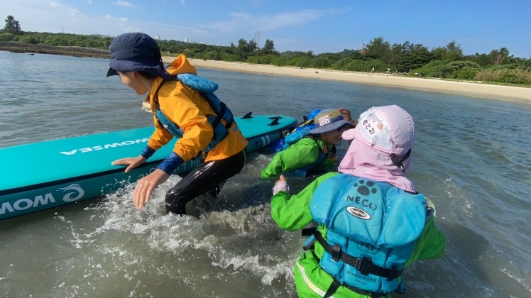 ネコクラブC-08◆冬の野遊びと海遊びキャンプ〔2日目〕12月、今年最後のガッツリ海遊び。丸一日、中城村の海で、SUPを満喫しました。それにしてもいい天気だった〜!_d0363878_21045800.jpg