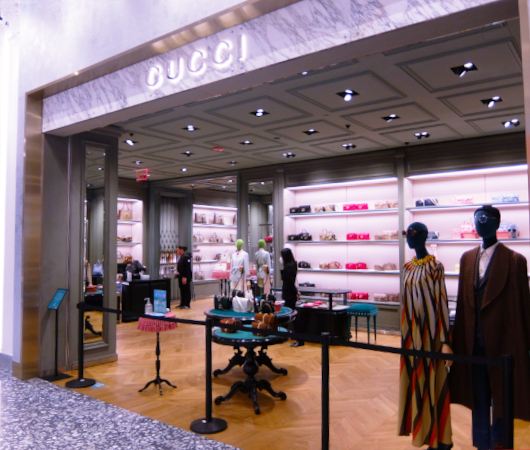 世界的有名ブランド、グッチ(Gucci)独自のコロナ対策呼びかけボード_b0007805_03455311.jpg