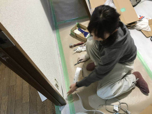 3.5日クロス終了・巾木・床・照明・ダイノック・洗面化粧台_f0031037_17305824.jpg