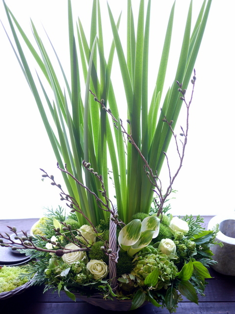 お誕生日のアレンジメント 白 グリーン系 和モダン 北4条にお届け 12 12 札幌 花屋 Mell Flowers お誕生日のアレンジメント 白 グリーン系 和モダン 北4条にお届け 12 12 札幌 花屋 Mell Flowers