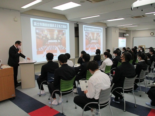 富士市立高校で議会報告会 高校生ならではの提案は、実現に向け次の一歩を!_f0141310_07563288.jpg