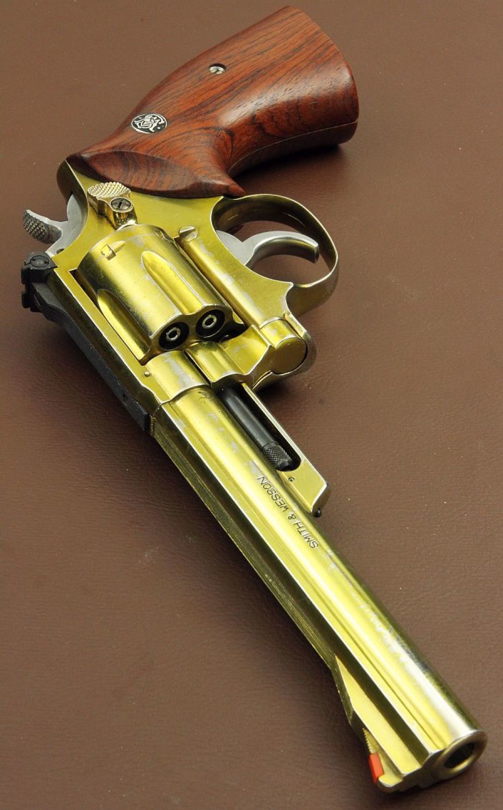 コクサイのリボルバー : 