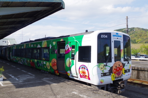 アンパンマン列車スタンプラリーの旅　2019　３日目 　海がきれいです。_a0024448_22492199.jpg