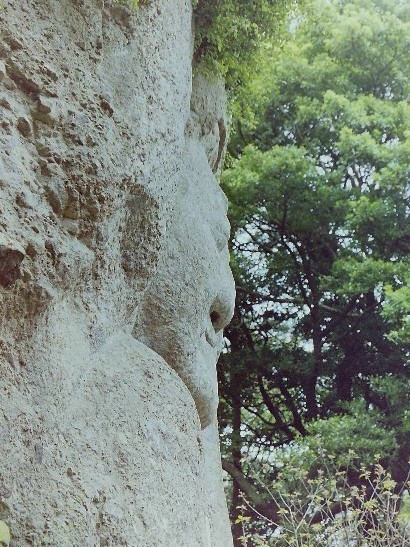 【古い写真ですいません】摩崖仏コレクション【おまけ:巨大五輪塔・浮彫五輪塔】_b0116271_20564839.jpg