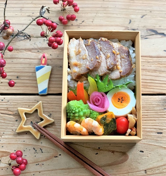 私のお弁当作り♪(使っている道具) と 煮豚のお弁当_d0249193_22231717.jpg