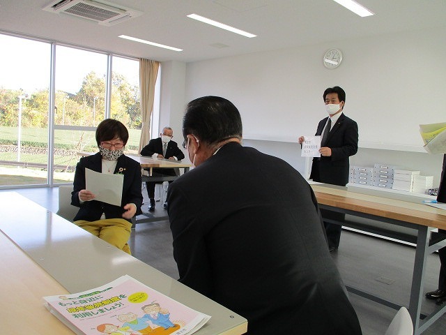 富士市議会と富士宮市議会の意見交換会in富士市新環境クリーンセンター_f0141310_08035360.jpg