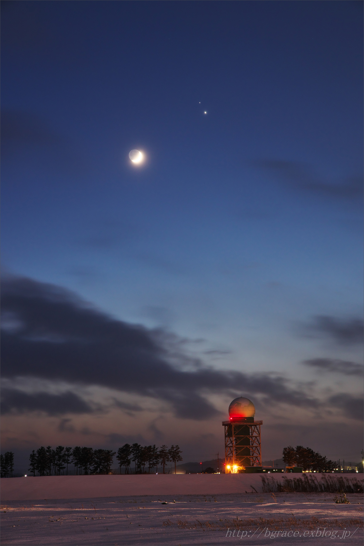 細い月と木星、土星の接近_b0191074_22171222.jpg