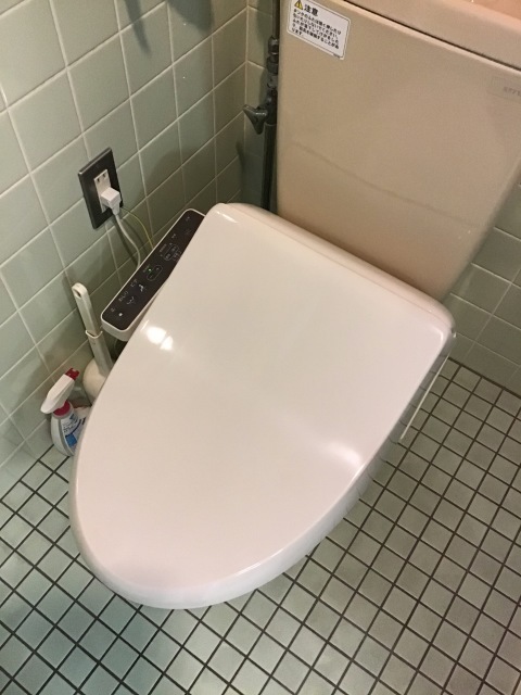 お店のトイレにウォシュレットがつきました_b0189682_19501220.jpg