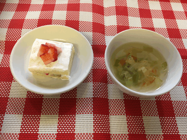 12/17の給食 クリスマス献立でした!_c0293682_18200961.gif
