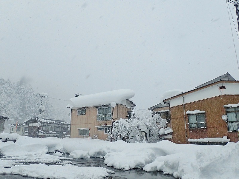 今シーズン初！屋根の雪下ろし作業！！_c0336902_09265556.jpg