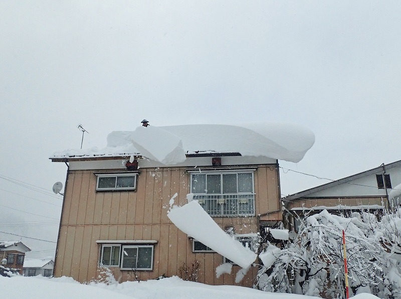 今シーズン初！屋根の雪下ろし作業！！_c0336902_09283192.jpg