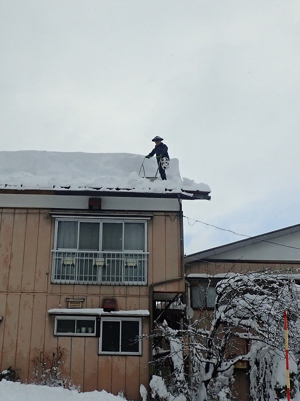 今シーズン初！屋根の雪下ろし作業！！_c0336902_09323829.jpg