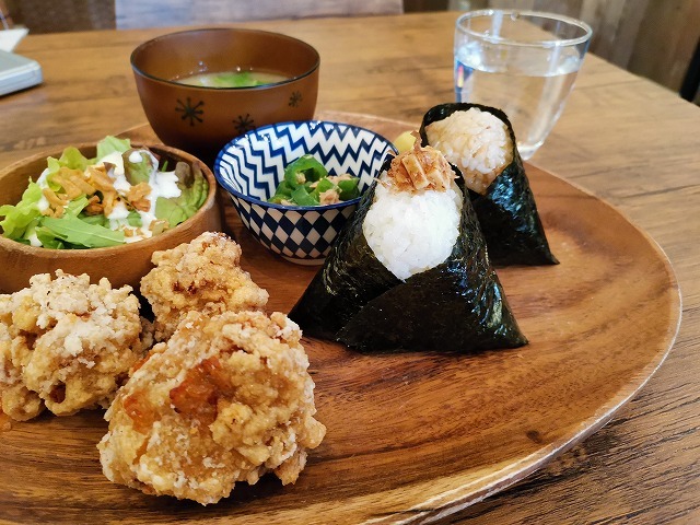 多彩なおにぎりランチが美味 店名は 064 北習志野 オムフォン Photo Blog 人生の半ばを過ぎて