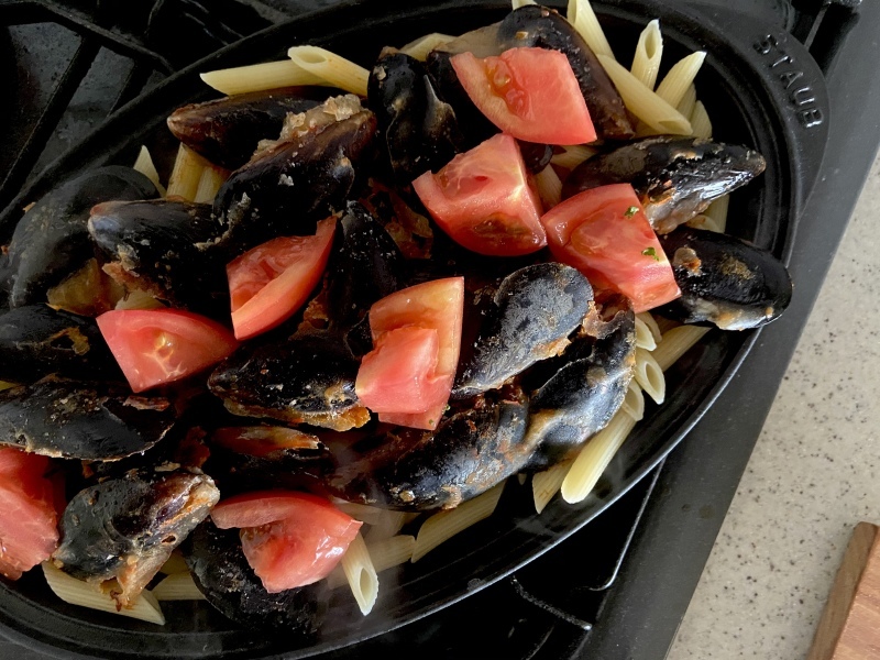 外食気分で：ムール貝のトマトショートパスタ_d0327373_18565805.jpeg