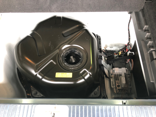 W212 E350 BlueTEC アドブルーヒーター交換 : THREE POINT ガレージ ...