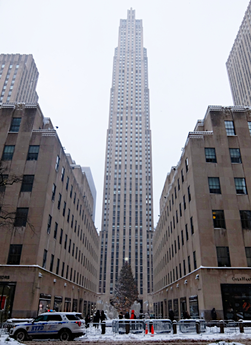 大雪のNY、ロックフェラーセンターのクリスマスツリー 2020_b0007805_07510278.jpg