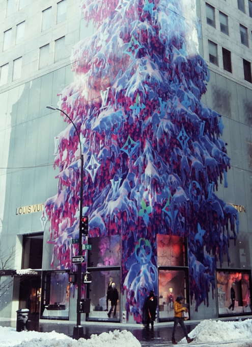 NYのルイ・ヴィトン（Louis Vuitton）旗艦店外壁に描かれた巨大クリスマス・ツリー壁画_b0007805_23095121.jpg