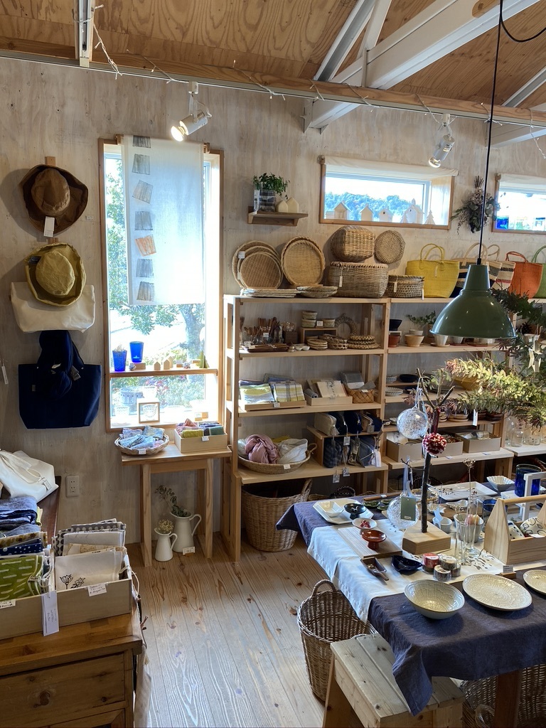 クリスマス前の店内のようす_c0334574_19311675.jpeg
