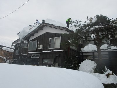 「大雪情報」　初雪が大雪に　　雨トヨ　　雪下し_b0092684_16581800.jpg