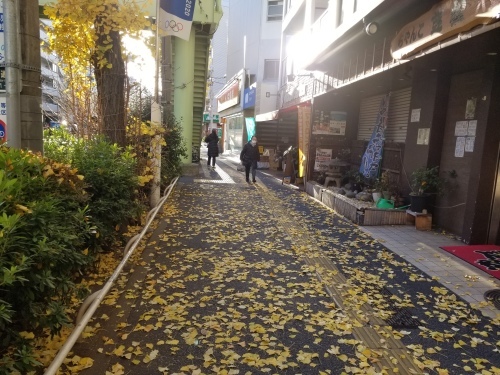 アメリカの堕落に吉田茂と岸信介はどう対処したか 「アメリカの世紀と日本」 _e0016828_09420692.jpg