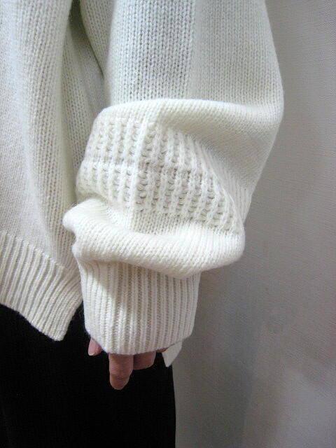 BLANC basque（ブランバスク）文字チェーン刺繍