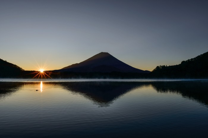 精進湖の朝_a0307264_14393754.jpg