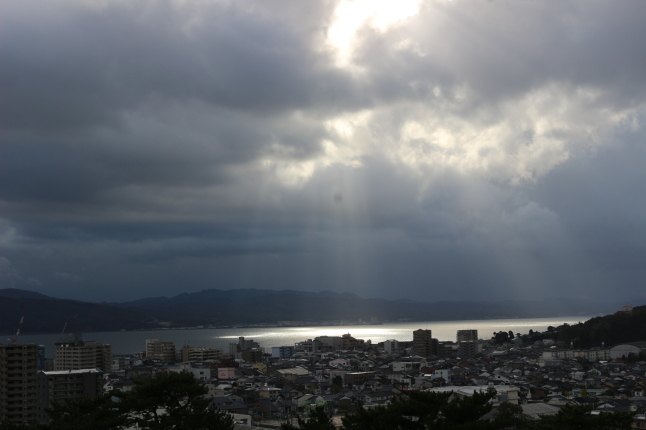 松江城から見えた光差す景色_f0354014_14543208.jpg
