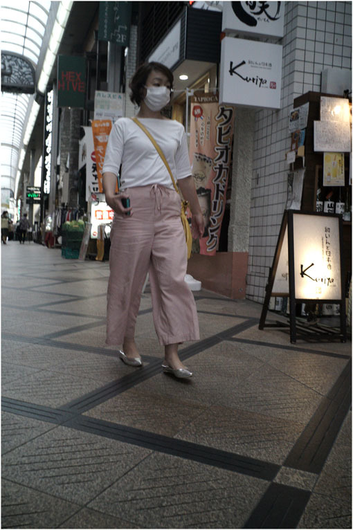 2207 穏やかな街(2020年5月22日エルマー35mmF3.5なら奈良町によく慣れていて)_b0226423_23011002.jpg