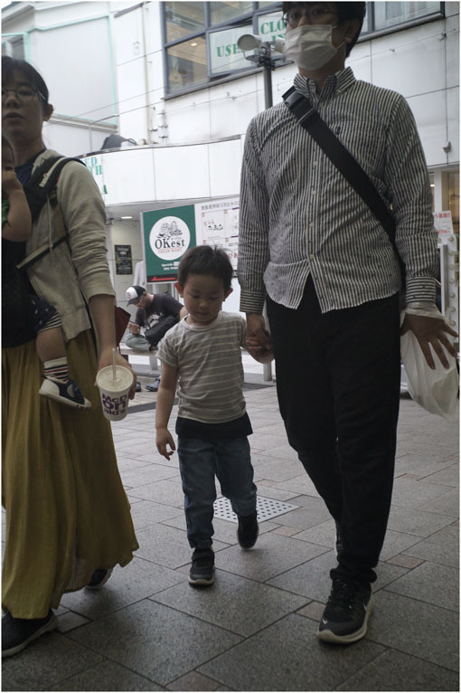 2207　穏やかな街（2020年5月22日エルマー35mmF3.5なら奈良町によく慣れていて）_b0226423_23020345.jpg