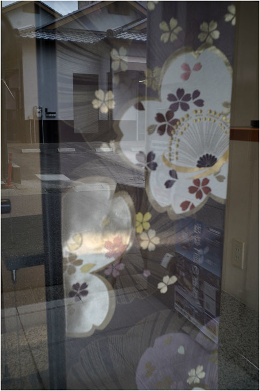 2207 穏やかな街(2020年5月22日エルマー35mmF3.5なら奈良町によく慣れていて)_b0226423_23035999.jpg