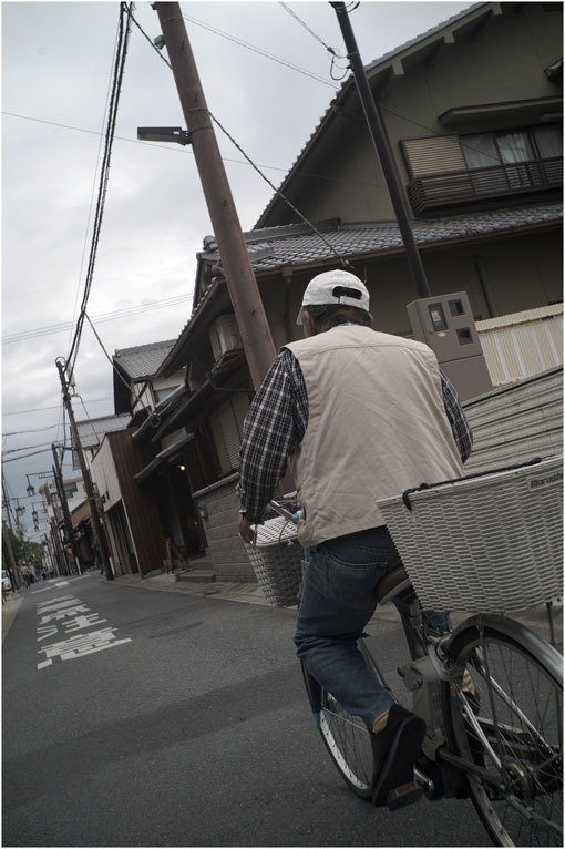 2207　穏やかな街（2020年5月22日エルマー35mmF3.5なら奈良町によく慣れていて）_b0226423_23052307.jpg