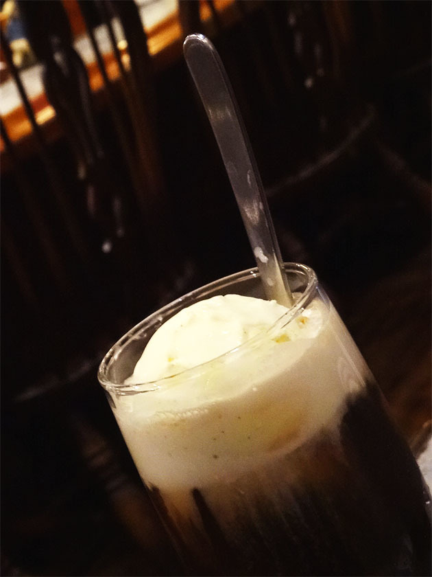 大滝町『Cafè de La Paix（カフェ・ド・ラペ）』の「コーヒーフロート」_c0119263_18164397.jpg