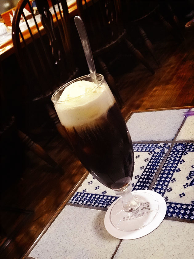 大滝町『Cafè de La Paix（カフェ・ド・ラペ）』の「コーヒーフロート」_c0119263_18164472.jpg
