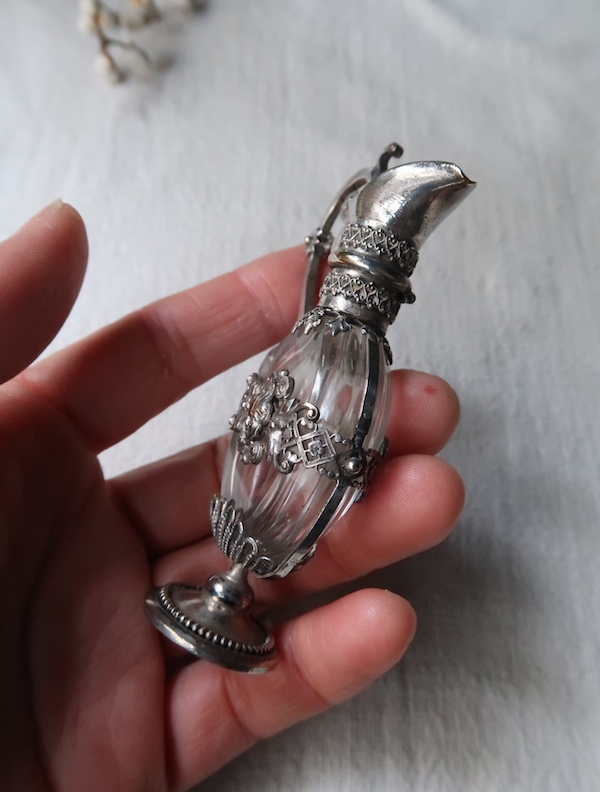 香水瓶 もしくはフラコン・ド・セル : 満月アンティーク