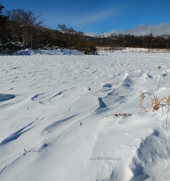 吹雪のあと 標高480mの窓から 吹雪のあと 標高480mの窓から