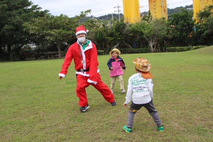 青空ようちえん〔週末〕自然の素材でクリスマスクラフト(12/20)沖縄らしく_d0363878_18574266.jpg