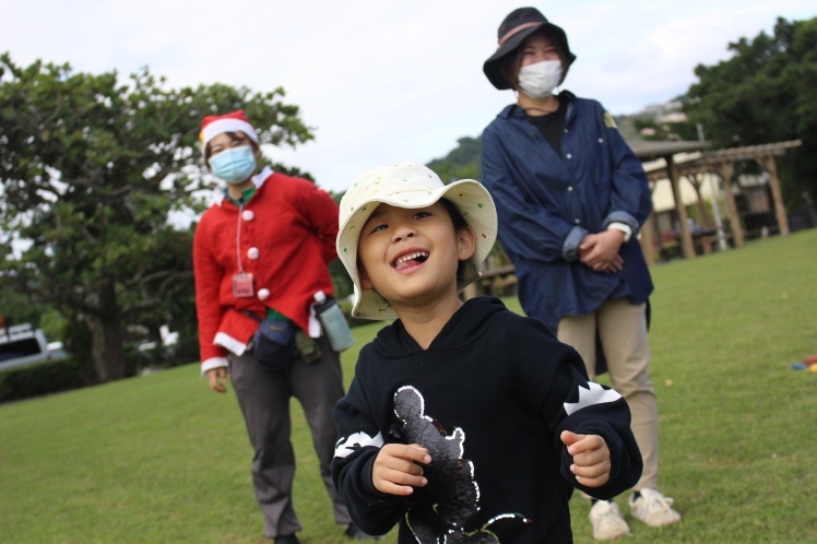 青空ようちえん〔週末〕自然の素材でクリスマスクラフト(12/20)沖縄らしく_d0363878_18574353.jpg