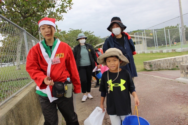 青空ようちえん〔週末〕自然の素材でクリスマスクラフト(12/20)沖縄らしく_d0363878_19062819.jpg