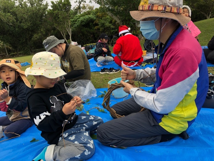 青空ようちえん〔週末〕自然の素材でクリスマスクラフト(12/20)沖縄らしく_d0363878_19473699.jpg