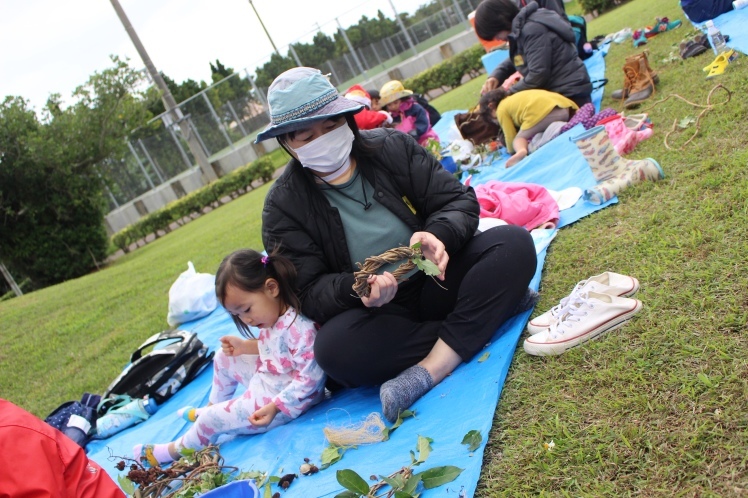 青空ようちえん〔週末〕自然の素材でクリスマスクラフト(12/20)沖縄らしく_d0363878_19525752.jpg