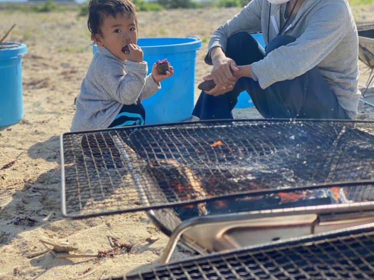 青空ようちえん〔週末〕冬のたき火遊び&冬の海でがっつりSUP遊び(12/26)今年最後の海遊びは気持ちよかった!焚き火も暖かかった〜! #中城村 #冬の海_d0363878_19583380.jpg