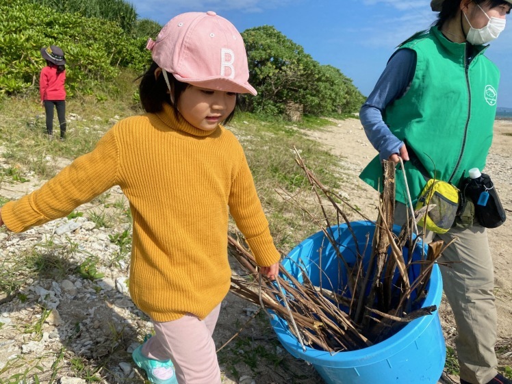 青空ようちえん〔週末〕冬のたき火遊び&冬の海でがっつりSUP遊び(12/26)今年最後の海遊びは気持ちよかった!焚き火も暖かかった〜! #中城村 #冬の海_d0363878_20001210.jpg