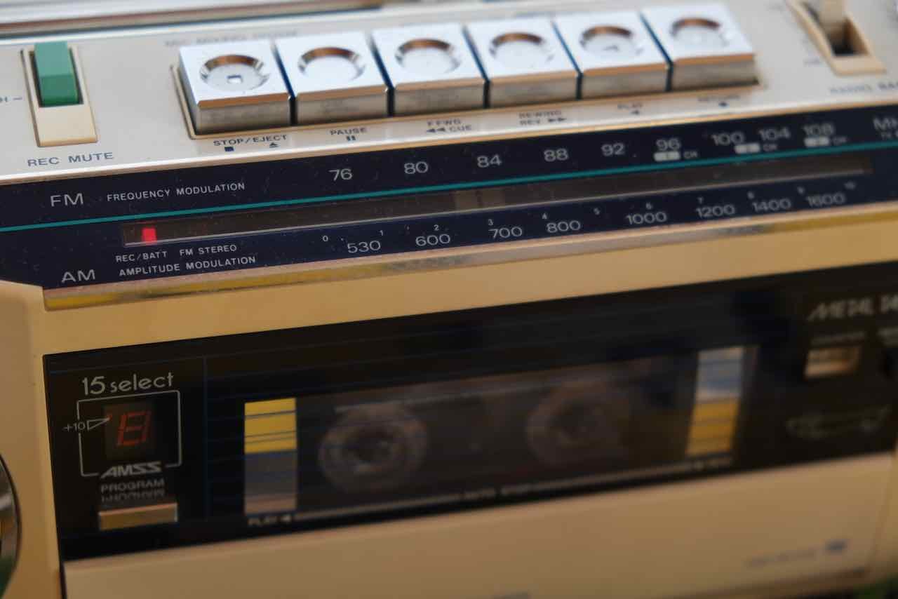 12月28日 ラジカセ生活 80年代黄金期のカセットテープ : Photographs 