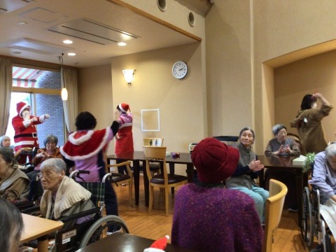 クリスマス会開催_e0163042_18030794.jpg