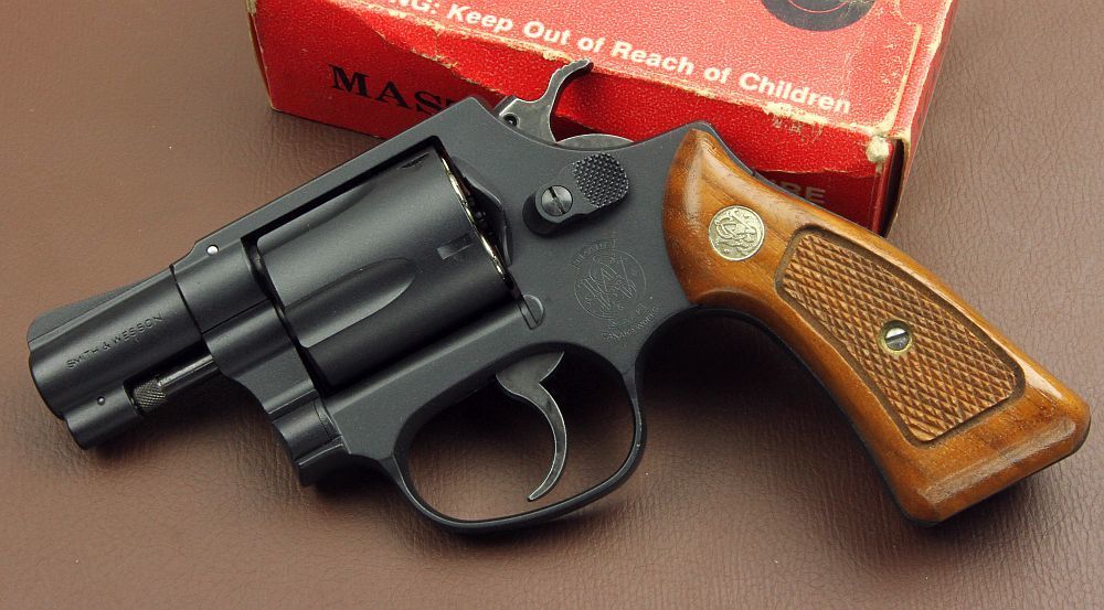 SMITH & WESSON M36 SQUARE BUTT : 