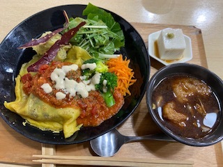 精進料理オムライスと秋葉原 ソーニャの食べればご機嫌 精進料理オムライスと秋葉原 ソーニャの食べればご機嫌