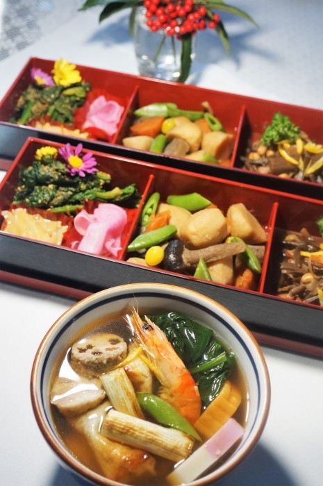 ■正月2日のお料理【お節リメイク＋αでお雑煮＆塩辛と煮物のセット】_b0033423_22241431.jpg