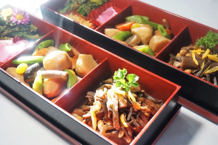 ■正月2日のお料理【お節リメイク＋αでお雑煮＆塩辛と煮物のセット】_b0033423_22245373.jpg