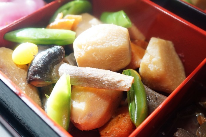 ■正月2日のお料理【お節リメイク＋αでお雑煮＆塩辛と煮物のセット】_b0033423_23153052.jpg