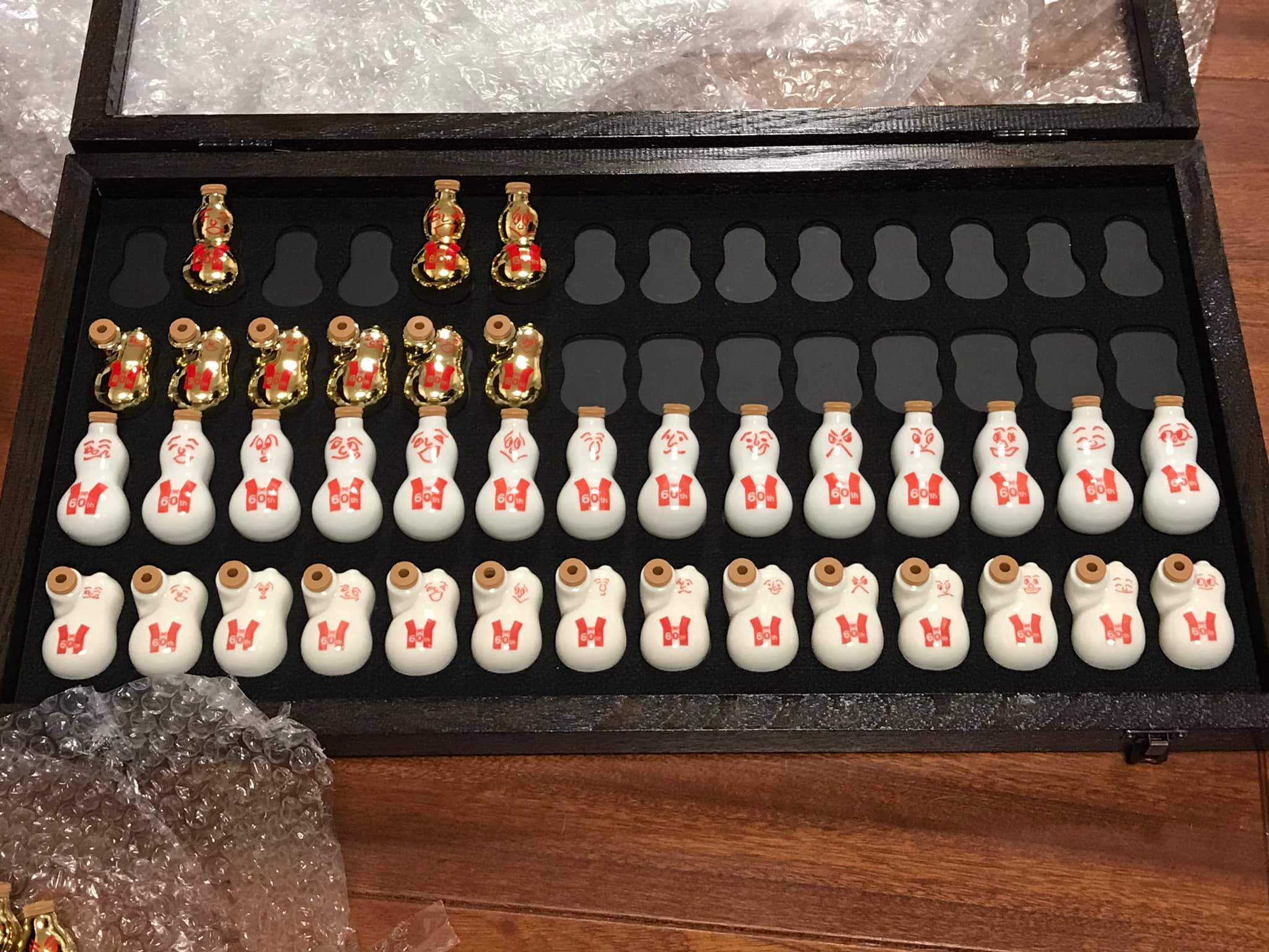 正月だから縁起のいい金色のひょうちんコンプリートBOX